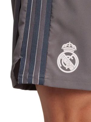 FD6DE614-CE16-180C-3C1D-7073F5EB3AF3-1