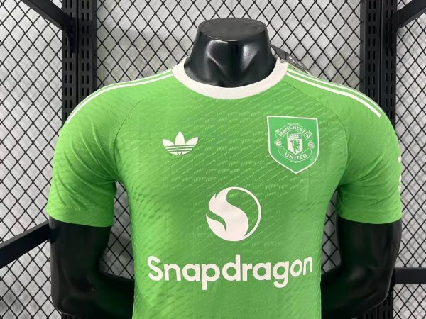 2025/2026 Manchester United Goalkeeper Football Shirt 5 2025/2026 Manchester United Goalkeeper Football Shirt